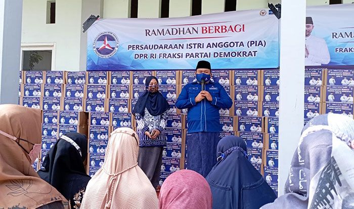 Fraksi Demokrat DPR RI Salurkan 1.000 Paket Sembako di Bangkalan Fraksi Demokrat DPR RI Salurkan 1.000 Paket Sembako di Bangkalan