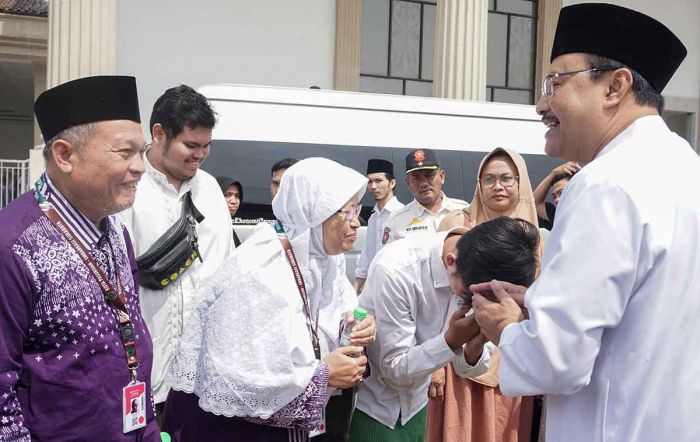 Wali Kota Pasuruan Lepas Ratusan Jamaah Haji Wali Kota Pasuruan Lepas Ratusan Jamaah Haji