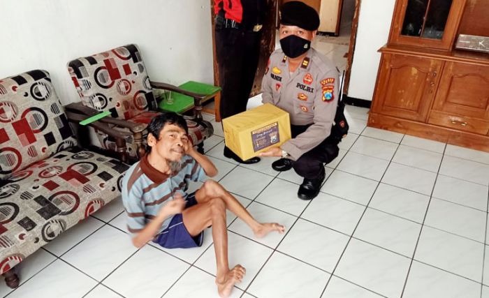 Satsabhara Polres Batu Bagikan 60 Paket Sembako Satsabhara Polres Batu Bagikan 60 Paket Sembako