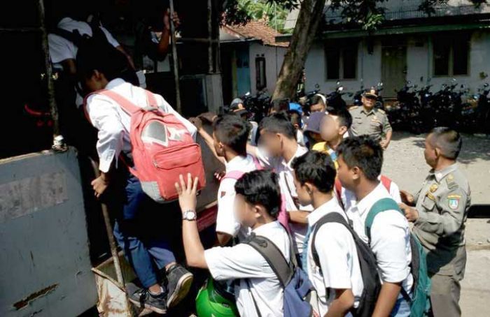 Pondok Ramadhan di Warung dan Rental PS, Puluhan Siswa di Jombang Diciduk Satpol PP