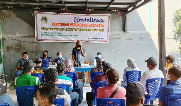Nurhudi Sosialisasikan 3 Perundang-undangan Tahap III kepada Warga Jogodalu Gresik Nurhudi Sosialisasikan 3 Perundang-undangan Tahap III kepada Warga Jogodalu Gresik