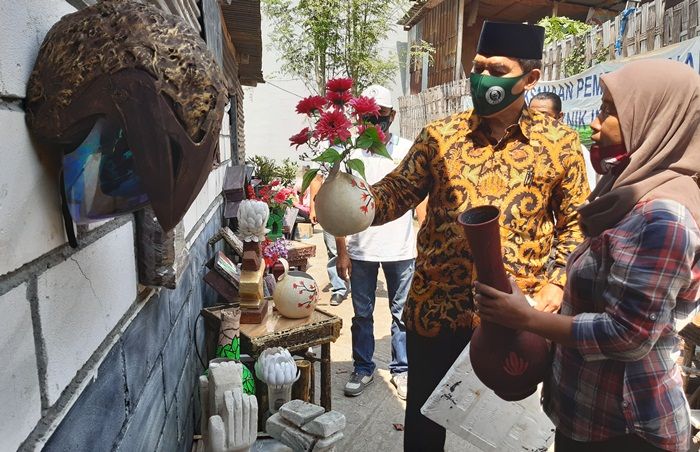 Dinilai Prospektif, BHS Minta Pemkab Sidoarjo Dampingi Usaha Kerajinan Daur Ulang Limbah Dinilai Prospektif, BHS Minta Pemkab Sidoarjo Dampingi Usaha Kerajinan Daur Ulang Limbah