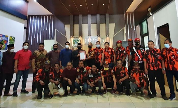 Buntut Pernyataan Junimart Girsang, MPC Pemuda Pancasila Pasuruan Keluarkan Pernyataan Sikap Buntut Pernyataan Junimart Girsang, MPC Pemuda Pancasila Pasuruan Keluarkan Pernyataan Sikap