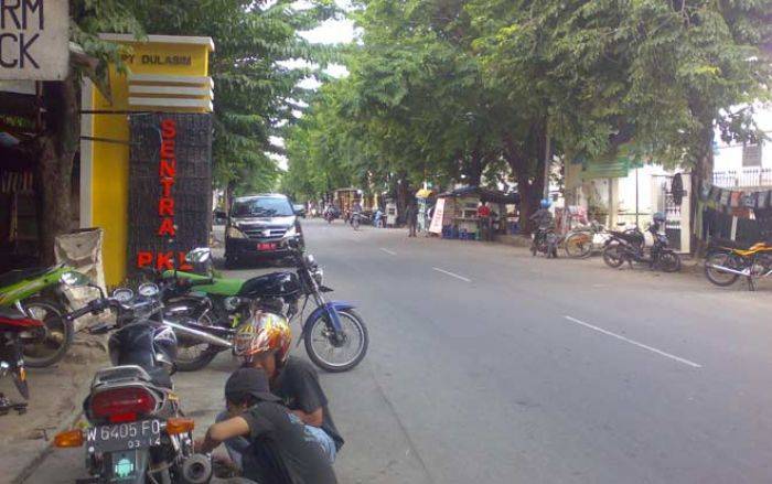 Golkar Minta Diskop Serius Bina Sentra PKL Kapten Dulasem Golkar Minta Diskop Serius Bina Sentra PKL Kapten Dulasem
