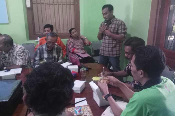 Tim Kementerian Lingkungan Hidup Teliti Gua Pertiwi di Semanding Tim Kementerian Lingkungan Hidup Teliti Gua Pertiwi di Semanding