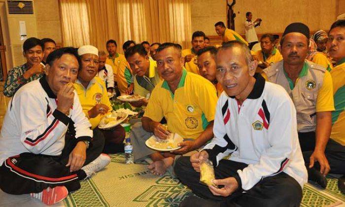 Relawan Sedulur Tani Gresik Tasyakuran dengan Bupati Relawan Sedulur Tani Gresik Tasyakuran dengan Bupati