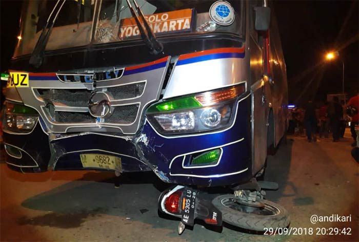 Bus Sugeng Rahayu Tabrak Dua Motor di Jl Soekarno-Hatta Ngawi, Dua Korban Tewas di Tempat Bus Sugeng Rahayu Tabrak Dua Motor di Jl Soekarno-Hatta Ngawi, Dua Korban Tewas di Tempat