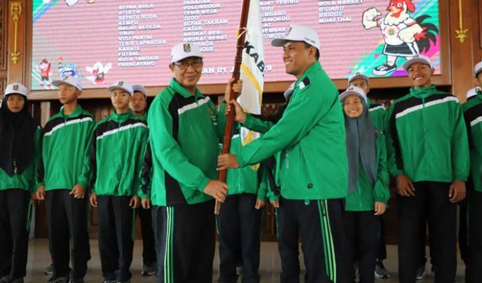 Target Masuk 10 Besar, Bupati Tuban Berangkatkan Ratusan Atlet Kontingen Porprov VI Jatim