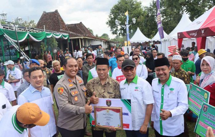 Salah Satu Anggotanya Terima Penghargaan dari Ketua DPP HKTI, Kapolres Ngawi Bangga Salah Satu Anggotanya Terima Penghargaan dari Ketua DPP HKTI, Kapolres Ngawi Bangga