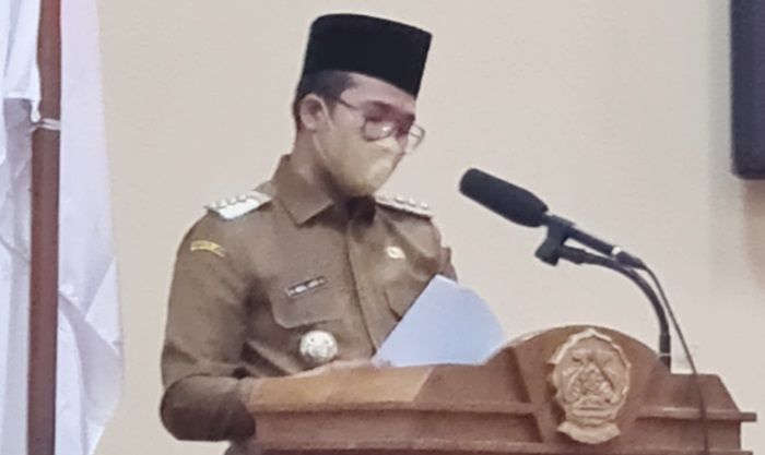 Ra Latif Enggan Jawab Pandangan Umum Terkait Pencopotan Kadisdik, Ketua FKHN: Itu Haknya Bupati Ra Latif Enggan Jawab Pandangan Umum Terkait Pencopotan Kadisdik, Ketua FKHN: Itu Haknya Bupati