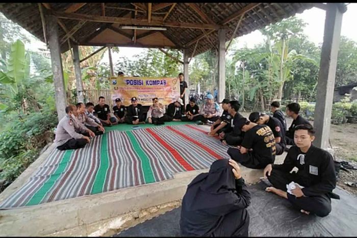 Inovatif, Polsek Jetis Gelar ‘Posisi Kompas’ bersama PSHT di Kota Mojokerto Inovatif, Polsek Jetis Gelar ‘Posisi Kompas’ bersama PSHT di Kota Mojokerto