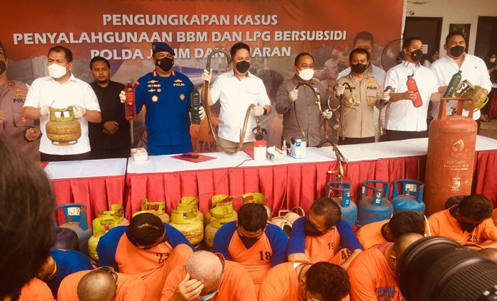 Polda Jatim Ungkap 62 Kasus Penyalahgunaan BBM dan Elpiji Subsidi, dari Jalur Darat hingga Laut Polda Jatim Ungkap 62 Kasus Penyalahgunaan BBM dan Elpiji Subsidi, dari Jalur Darat hingga Laut