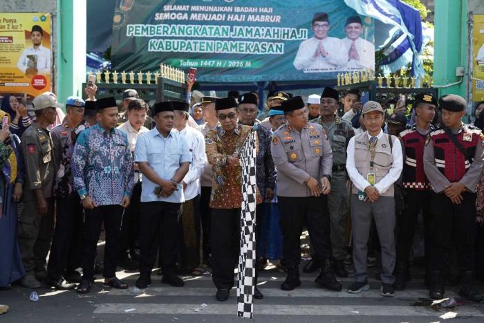 Tangis dan Doa Iringi Pelepasan 791 Jemaah Haji, Bupati Pamekasan Minta Jaga Kondisi Fisik