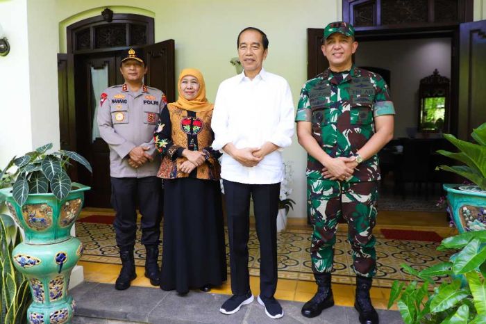 Bertemu Jokowi, Khofifah Bersama Pangdam dan Kapolda Diskusi Dampak Tarif Impor Terhadap Jatim Bertemu Jokowi, Khofifah Bersama Pangdam dan Kapolda Diskusi Dampak Tarif Impor Terhadap Jatim