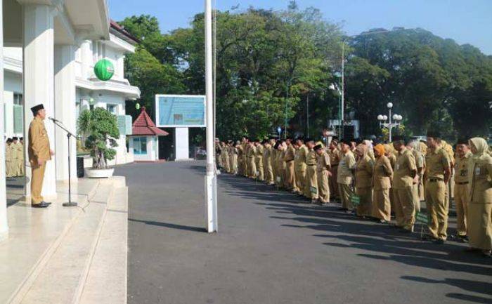 Pimpin Apel Pagi Puasa Pertama, Wali Kota Malang Minta PNS Salat Jamaah Pimpin Apel Pagi Puasa Pertama, Wali Kota Malang Minta PNS Salat Jamaah