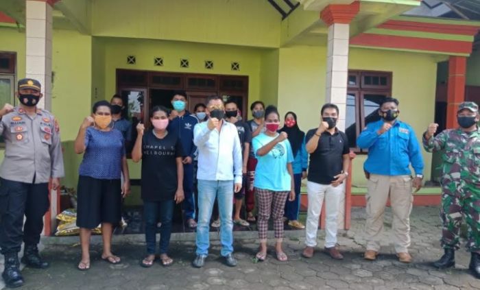 Gelar Baksos, Polres Jombang Bantu Mahasiswa Papua di saat Pandemi Covid-19 Gelar Baksos, Polres Jombang Bantu Mahasiswa Papua di saat Pandemi Covid-19