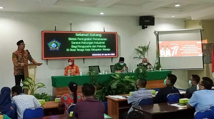 Ciptakan Harmonisasi Pekerja dengan Pengusaha, Disnaker Sidoarjo Gelar Bimtek Hubungan Industrial Ciptakan Harmonisasi Pekerja dengan Pengusaha, Disnaker Sidoarjo Gelar Bimtek Hubungan Industrial