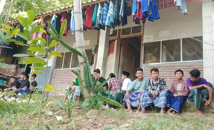 Punya 700 Santri Tapi Bangunannya Berdindingkan Triplek, Pesantren di Ponorogo ini Butuh Bantuan Punya 700 Santri Tapi Bangunannya Berdindingkan Triplek, Pesantren di Ponorogo ini Butuh Bantuan