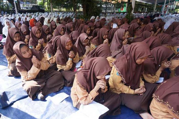 Jelang Ujian Nasional, Ribuan Siswa Gelar Doa Bersama di Tebuireng