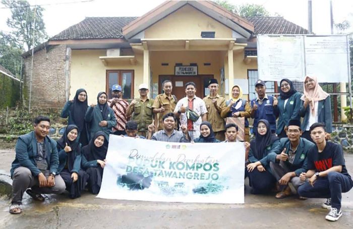 Gandeng Dinas Pertanian, Mahasiswa KKN IKHAC Mojokerto Edukasi Petani soal Kompos Organik