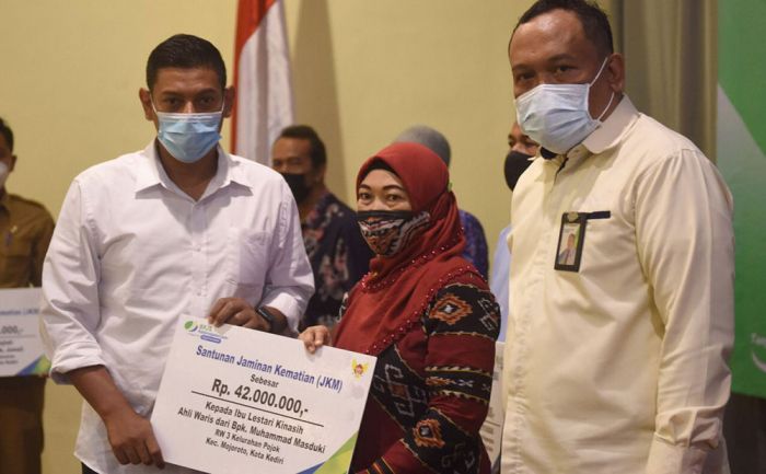 Wali Kota Kediri Jamin Kesejahteraan dan Perlindungan Sosial Melalui BPJS Ketenagakerjaan Wali Kota Kediri Jamin Kesejahteraan dan Perlindungan Sosial Melalui BPJS Ketenagakerjaan