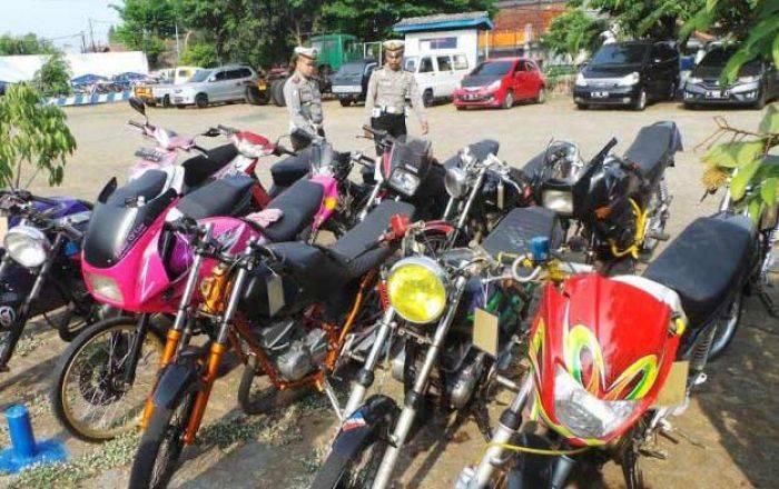 Tak Kunjung Diambil Pemiliknya, Motor Sitaan Mangkrak di Mapolsek Waru