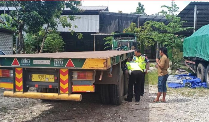 Sedang Cari Gandolan, Anak Punk Berumur 13 Tahun di Tuban Tewas Tergilas Truk Trailer Sedang Cari Gandolan, Anak Punk Berumur 13 Tahun di Tuban Tewas Tergilas Truk Trailer