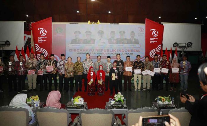 Malam Resepsi HUT ke-79 RI di Pamekasan Bertabur Pemberian Hadiah Lomba Malam Resepsi HUT ke-79 RI di Pamekasan Bertabur Pemberian Hadiah Lomba