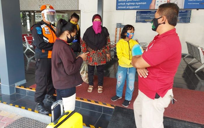 Tak Bawa Surat Sehat, 4 Penumpang Dilarang Naik Kereta Api di Daop 7 Madiun Tak Bawa Surat Sehat, 4 Penumpang Dilarang Naik Kereta Api di Daop 7 Madiun