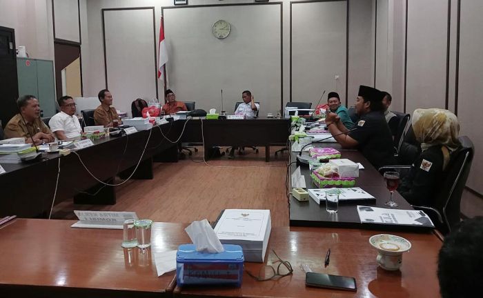Dewan Minta DPMD Permudah Penyerapan Anggaran Pilkades Dewan Minta DPMD Permudah Penyerapan Anggaran Pilkades