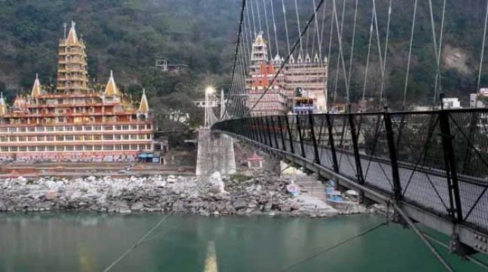 Turis Prancis Foto Telanjang di Jembatan Suci Umat Hindu Turis Prancis Foto Telanjang di Jembatan Suci Umat Hindu
