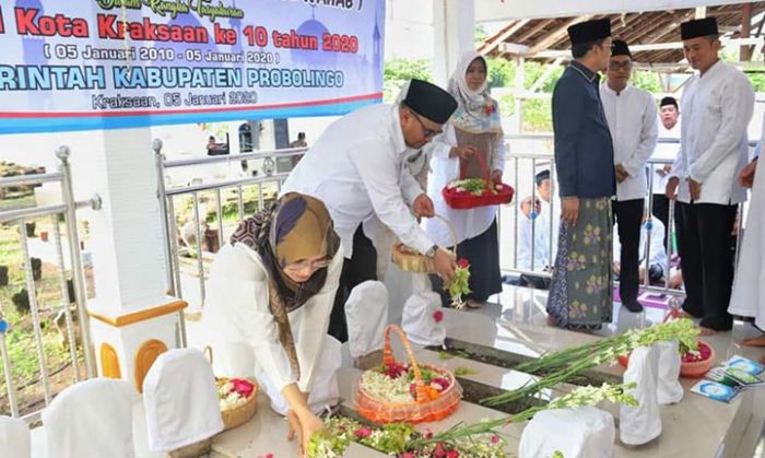 Peringati Hari Jadi Ibu Kota Kraksaan ke 10 Tahun, Bupati dan Wabup Ziarah Makam Kiai Ronggo Peringati Hari Jadi Ibu Kota Kraksaan ke 10 Tahun, Bupati dan Wabup Ziarah Makam Kiai Ronggo