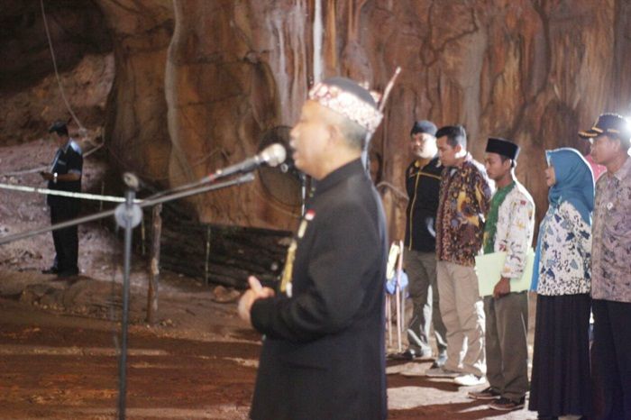 ​Ketua DPRD dan Forkopimda Tuban Gelar Upacara HUT RI di Dalam Gua
