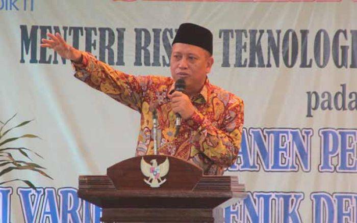 Infrastruktur Jalan Amburadul, Menristekdikti Mengaku Malu Pulang Kampung ke Ngawi Infrastruktur Jalan Amburadul, Menristekdikti Mengaku Malu Pulang Kampung ke Ngawi