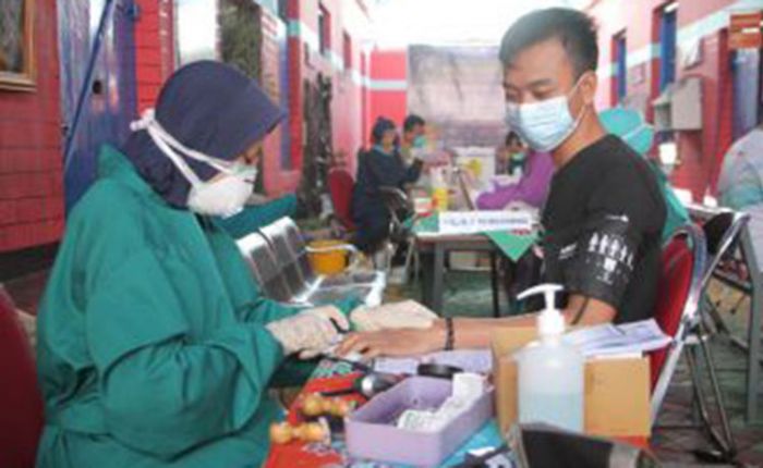 Bentuk Herd Immunity, Ratusan Warga Binaan Lapas IIB Probolinggo Jalani Vaksinasi Covid-19 Bentuk Herd Immunity, Ratusan Warga Binaan Lapas IIB Probolinggo Jalani Vaksinasi Covid-19