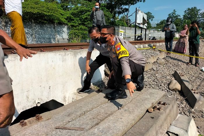 Diduga Dibunuh, Satpam RSUD Tongas Probolinggo Ditemukan Tewas dengan Kepala Remuk Diduga Dibunuh, Satpam RSUD Tongas Probolinggo Ditemukan Tewas dengan Kepala Remuk
