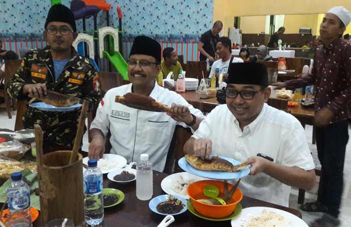 Gus Ipul Minta Nelayan Gresik Kreatif Manfaatkan Hasil Tangkapan Gus Ipul Minta Nelayan Gresik Kreatif Manfaatkan Hasil Tangkapan