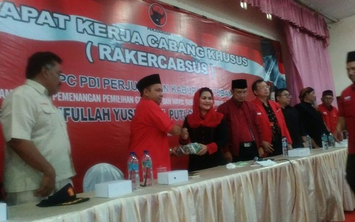 Targetkan 70 Persen Suara, Puti Sokong PDIP Tuban Rp 125 Juta Targetkan 70 Persen Suara, Puti Sokong PDIP Tuban Rp 125 Juta