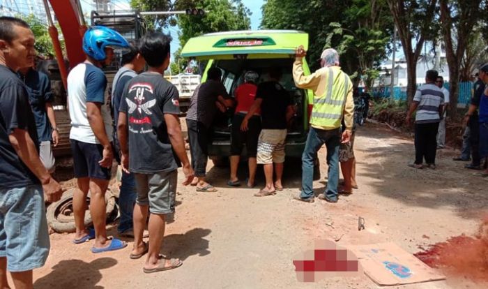 Terpeleset Material Proyek, Dua ABG Kakak Beradik Warga Campurrejo Gresik Tewas Terlindas Truk