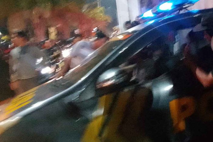 Pelaku Pencopetan Handphone di Sidoarjo Dihajar Massa saat Nonton Konser Shaggydog Pelaku Pencopetan Handphone di Sidoarjo Dihajar Massa saat Nonton Konser Shaggydog
