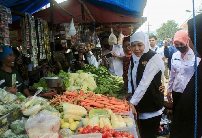 Pantau Harga Sembako, Gubernur Khofifah Blusukan ke Pasar Besar Kota Pasuruan Pantau Harga Sembako, Gubernur Khofifah Blusukan ke Pasar Besar Kota Pasuruan