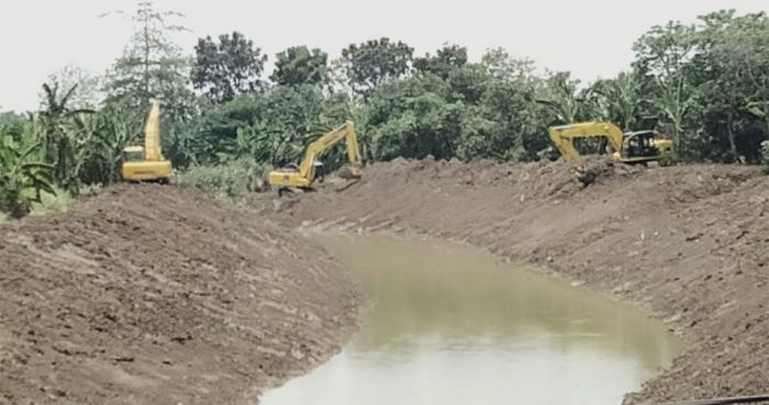 Jelang Musim Hujan, DPUTR Gresik Kebut Pengerukan Kali Lamong Jelang Musim Hujan, DPUTR Gresik Kebut Pengerukan Kali Lamong