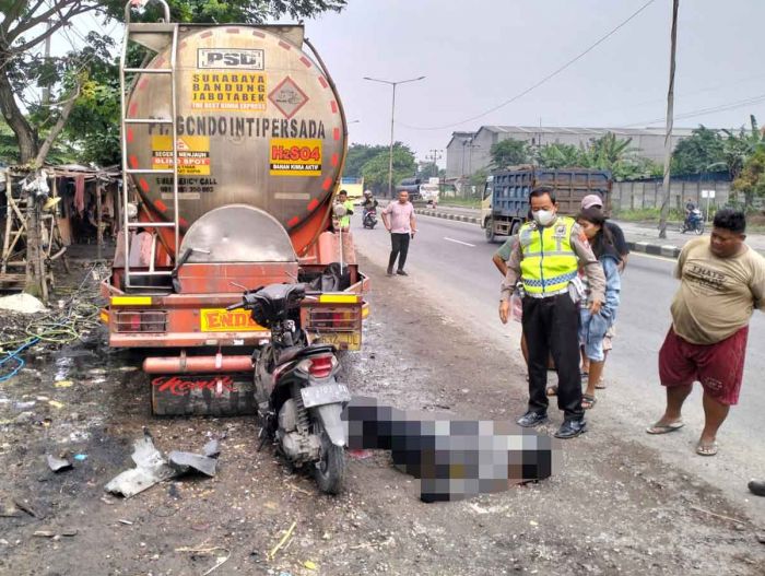 Nahas, Seorang Ibu Asal Malang Meninggal Dunia Usai Tabrak Truk Tangki di Krian Sidoarjo Nahas, Seorang Ibu Asal Malang Meninggal Dunia Usai Tabrak Truk Tangki di Krian Sidoarjo