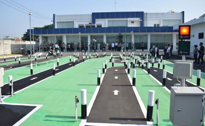 Layanan SIM di Sidoarjo Resmi Pindah ke Gedung Satpas Baru di Jalan Raya Cemengkalang Layanan SIM di Sidoarjo Resmi Pindah ke Gedung Satpas Baru di Jalan Raya Cemengkalang
