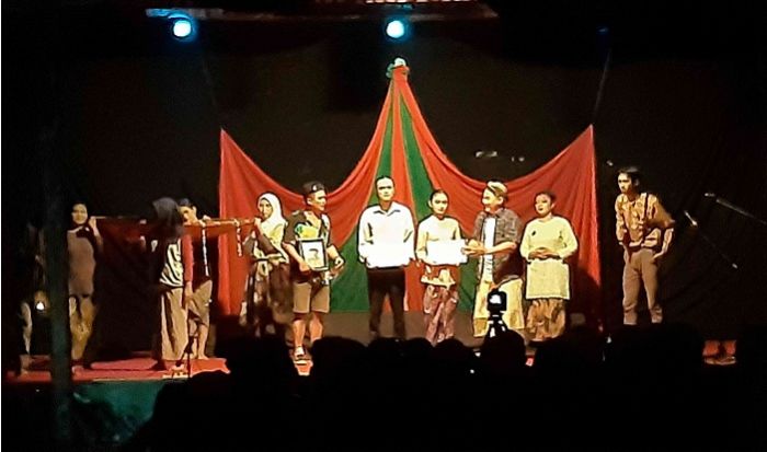 Pentas Teater, Deklamasi Puisi, dan Pantomim Hibur Pengunjung FSMP 2022 Pentas Teater, Deklamasi Puisi, dan Pantomim Hibur Pengunjung FSMP 2022