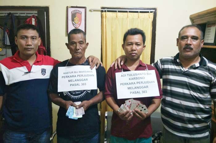 Gerebek Judi Remi di Warung Plumpang, Polisi Amankan 2 Pelaku Gerebek Judi Remi di Warung Plumpang, Polisi Amankan 2 Pelaku