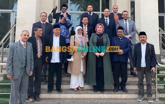 Dua Media Mesir Liput Kiai Asep saat Diterima Direktur Al-Azhar Observer Kairo Terkait Ekstremisme Dua Media Mesir Liput Kiai Asep saat Diterima Direktur Al-Azhar Observer Kairo Terkait Ekstremisme