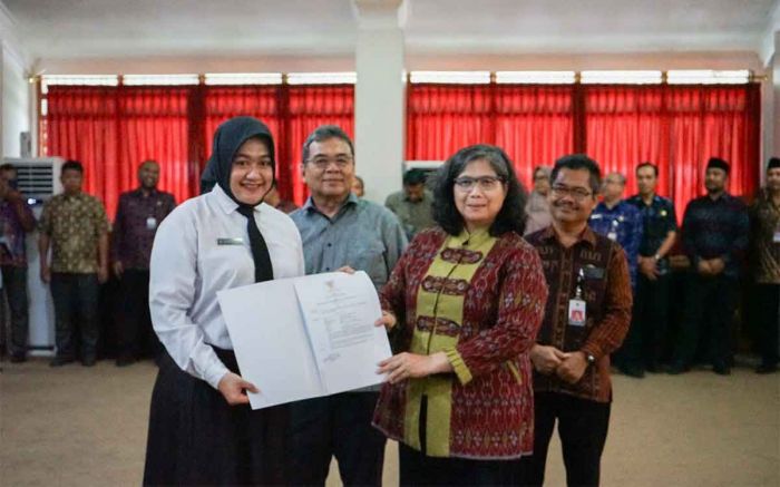 Pj Wali Kota Kediri Serahkan 263 SK PPPK Formasi 2023 Pj Wali Kota Kediri Serahkan 263 SK PPPK Formasi 2023