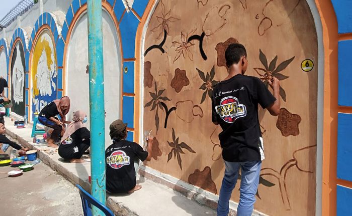 Festival Mural Batik Tuban Hadirkan Ratusan Seniman Festival Mural Batik Tuban Hadirkan Ratusan Seniman