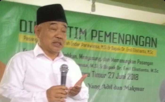 Kiai Asep Beri Piagam Penghargaan pada Tim Khofifah-Emil 